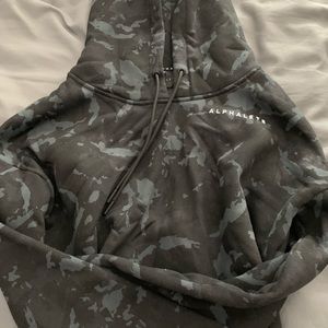 Alphalete Cropped Hoodie-Black Camo